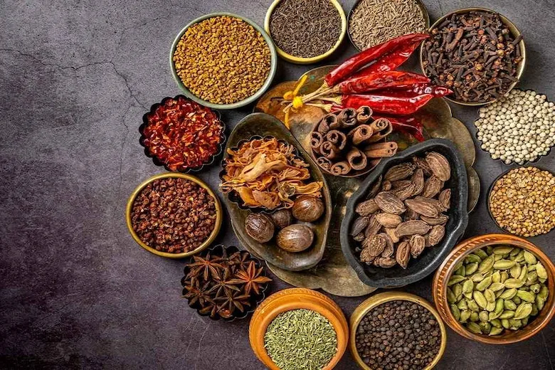 ۱۰ مورد از ادویه های خوش طعم کننده غذا؛ از خوشمزهترین ادویههای دنیا تا ادویه رستورانی